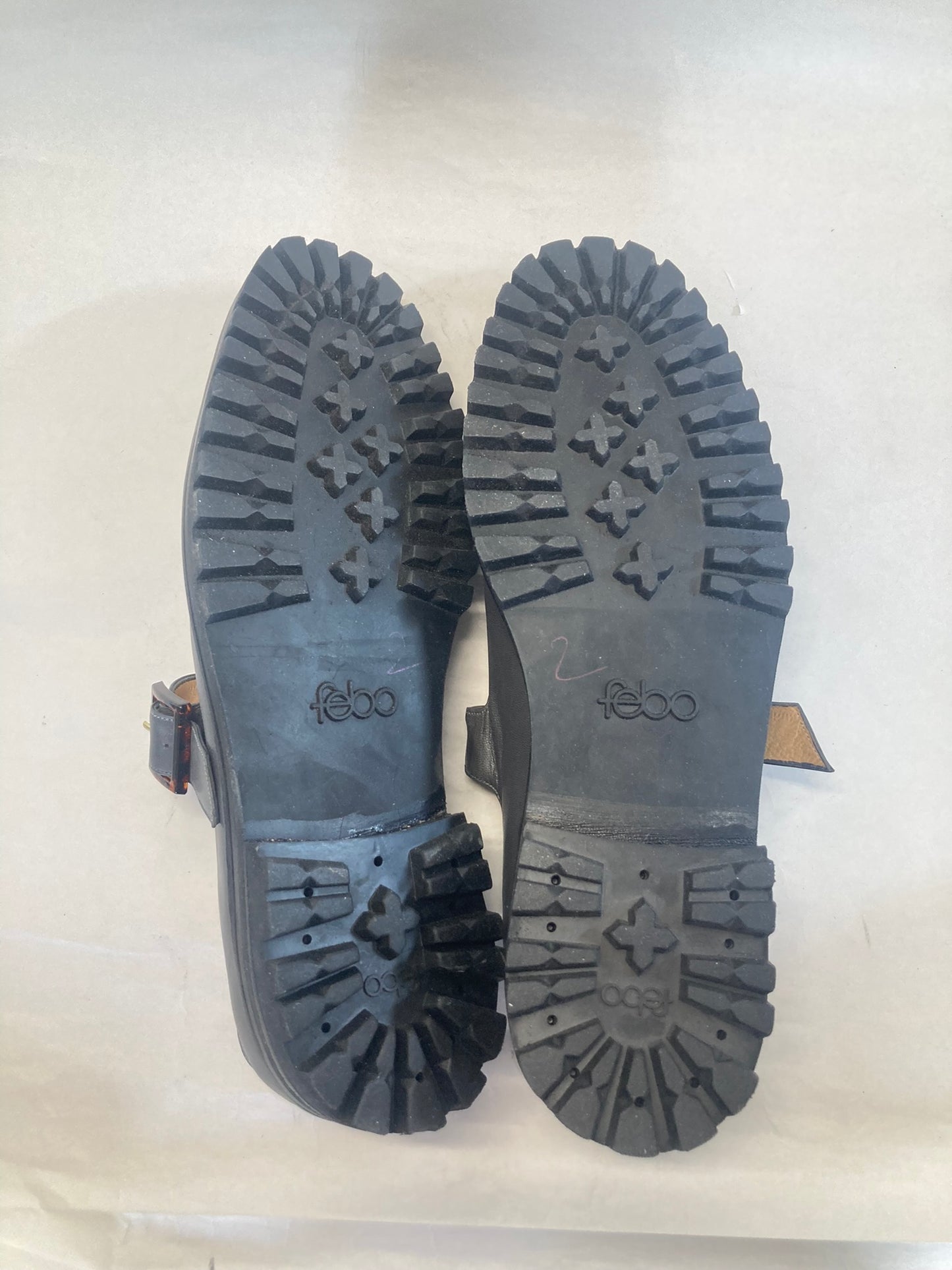 Uchi Flat in Graphite Size 42