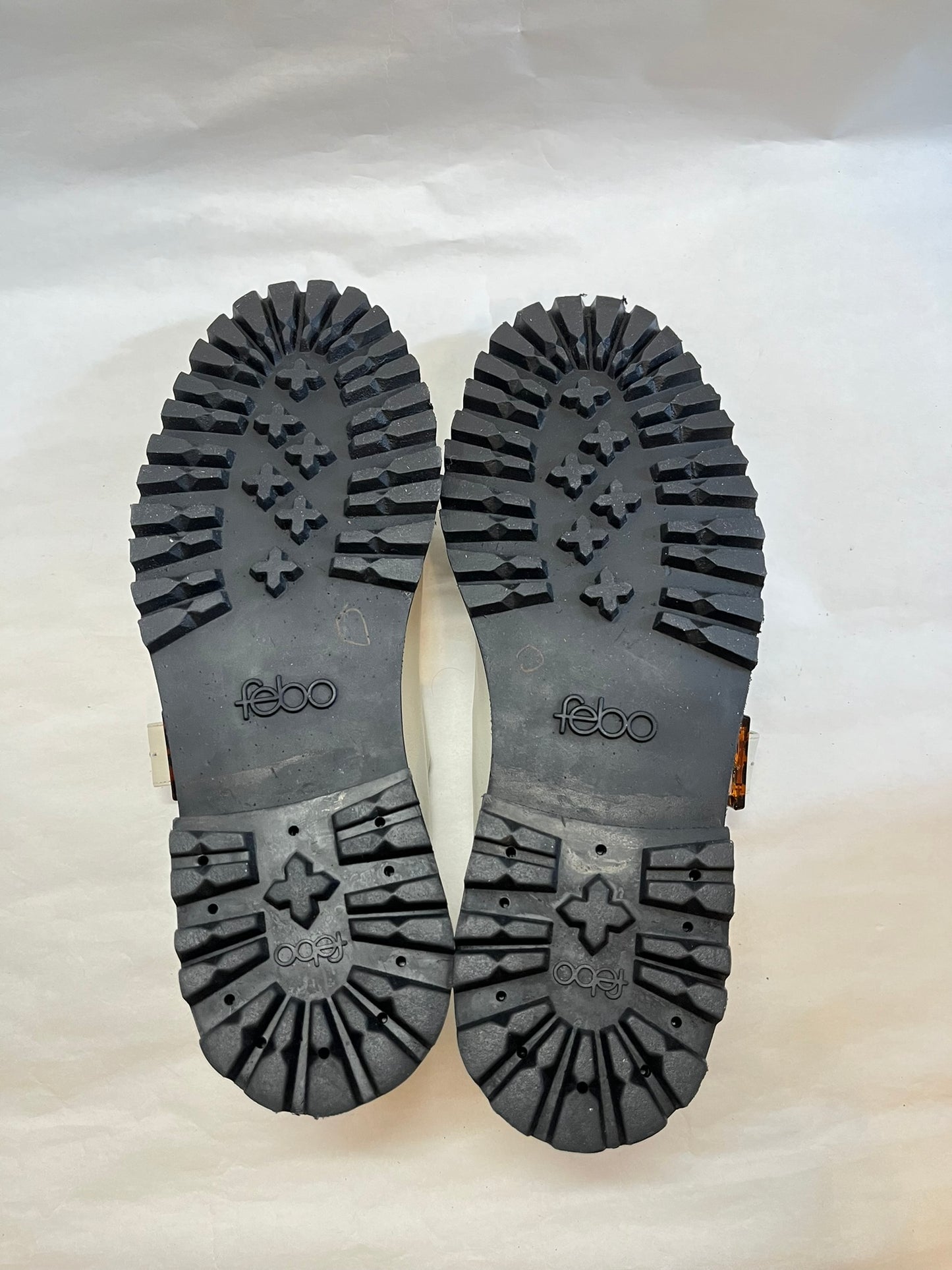 Uchi Flat in Marfil SIze 40