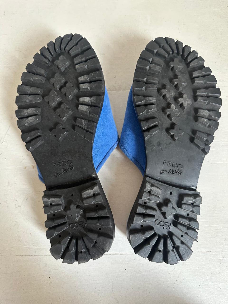 Pileta Sport Slide in electric blue suede size 40