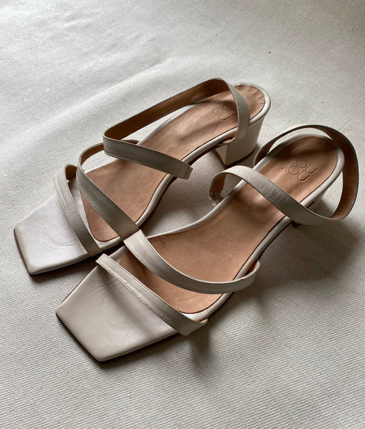 Delfina Sandal in Marfil Size 41.5