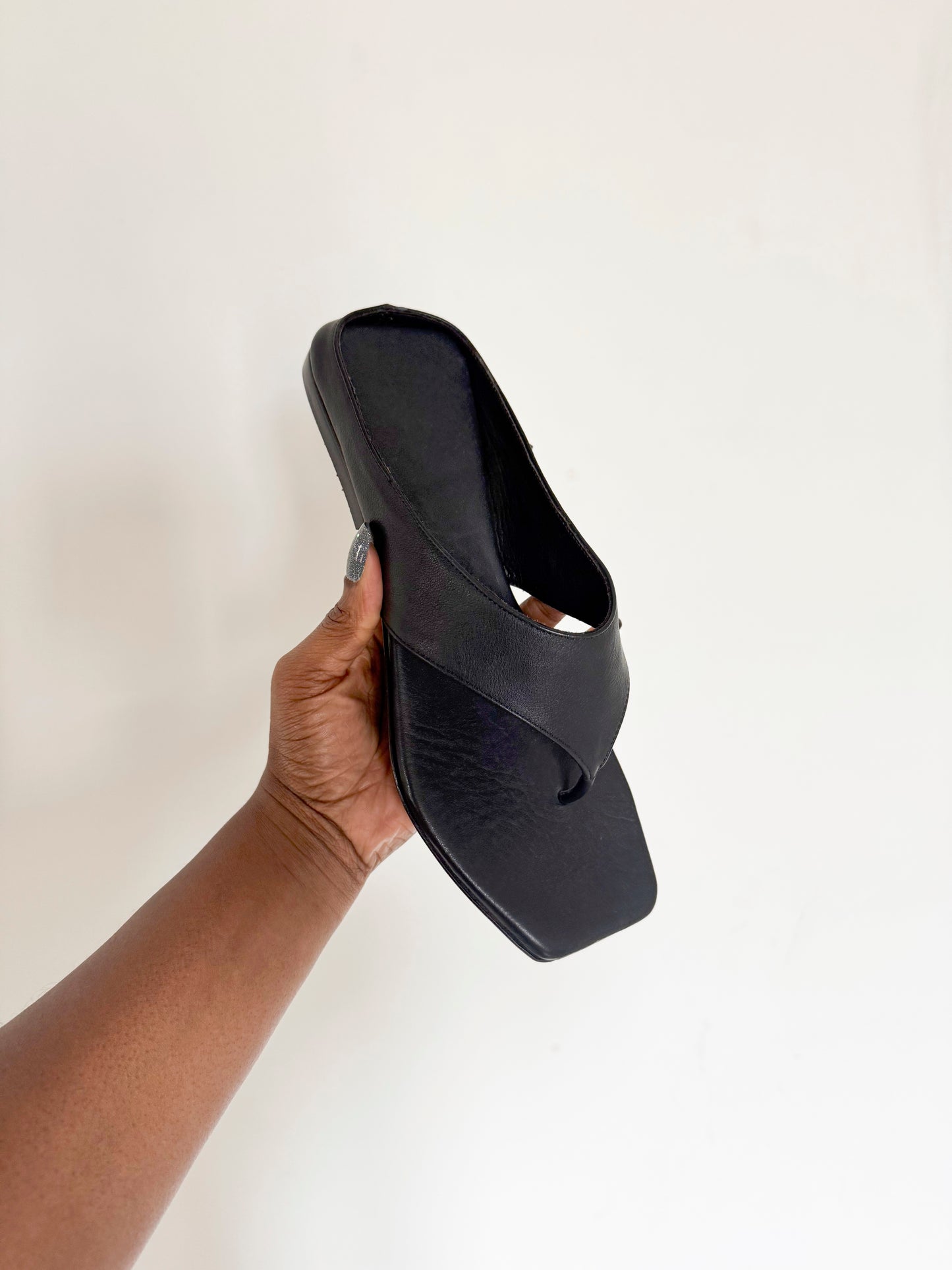Nara Thong Sandal in Black