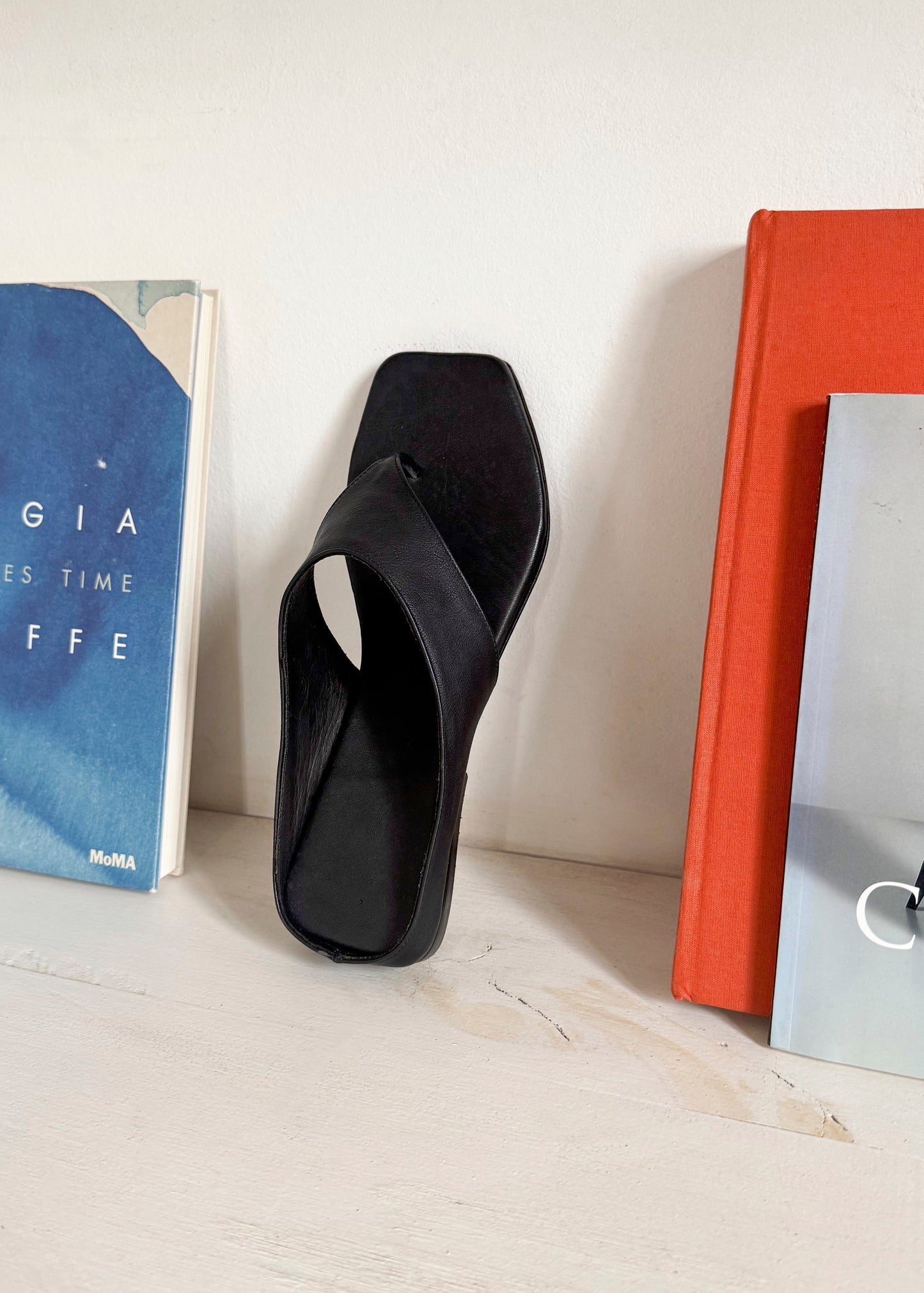 Nara Thong Sandal in Black