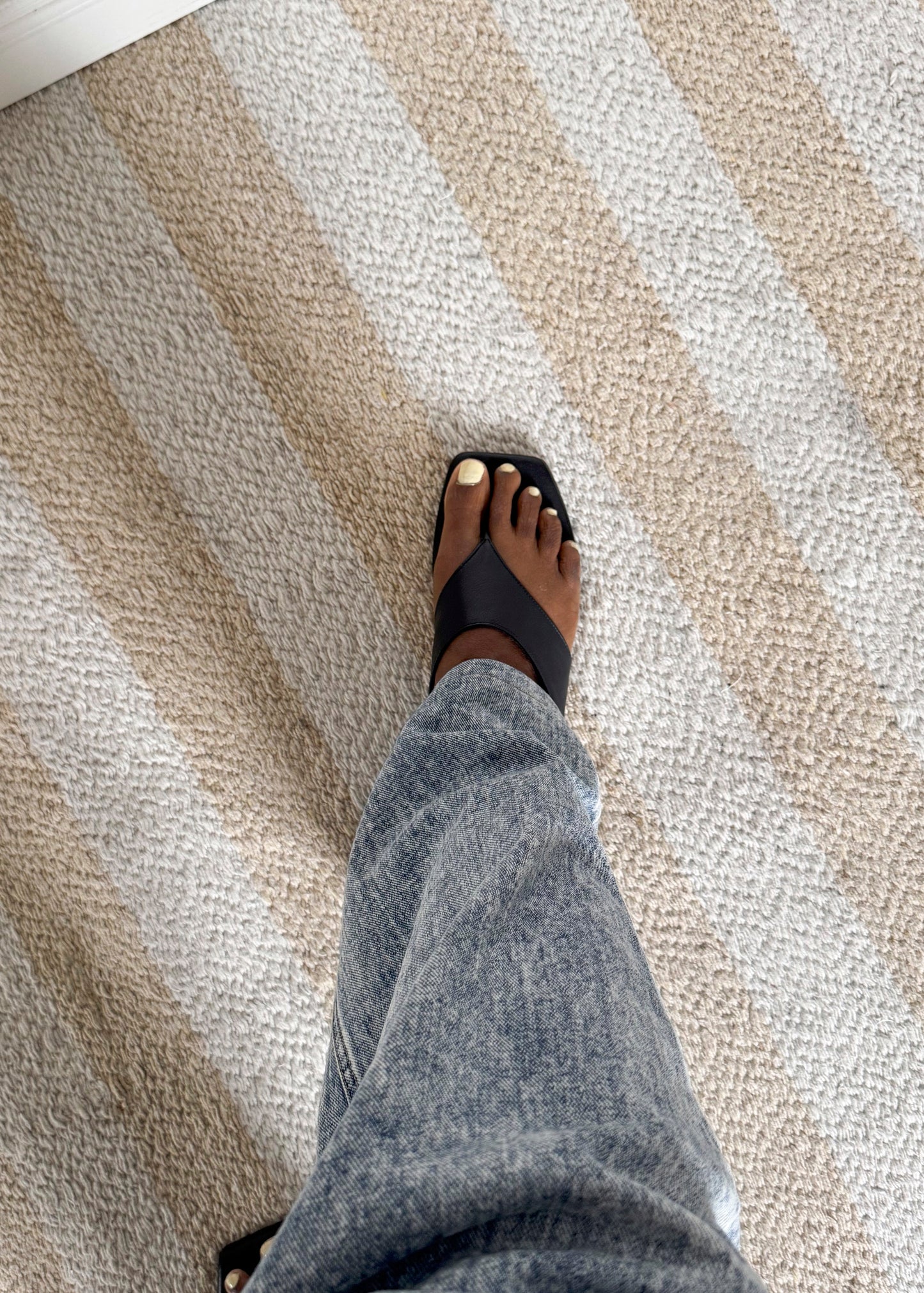 Nara Thong Sandal in Black