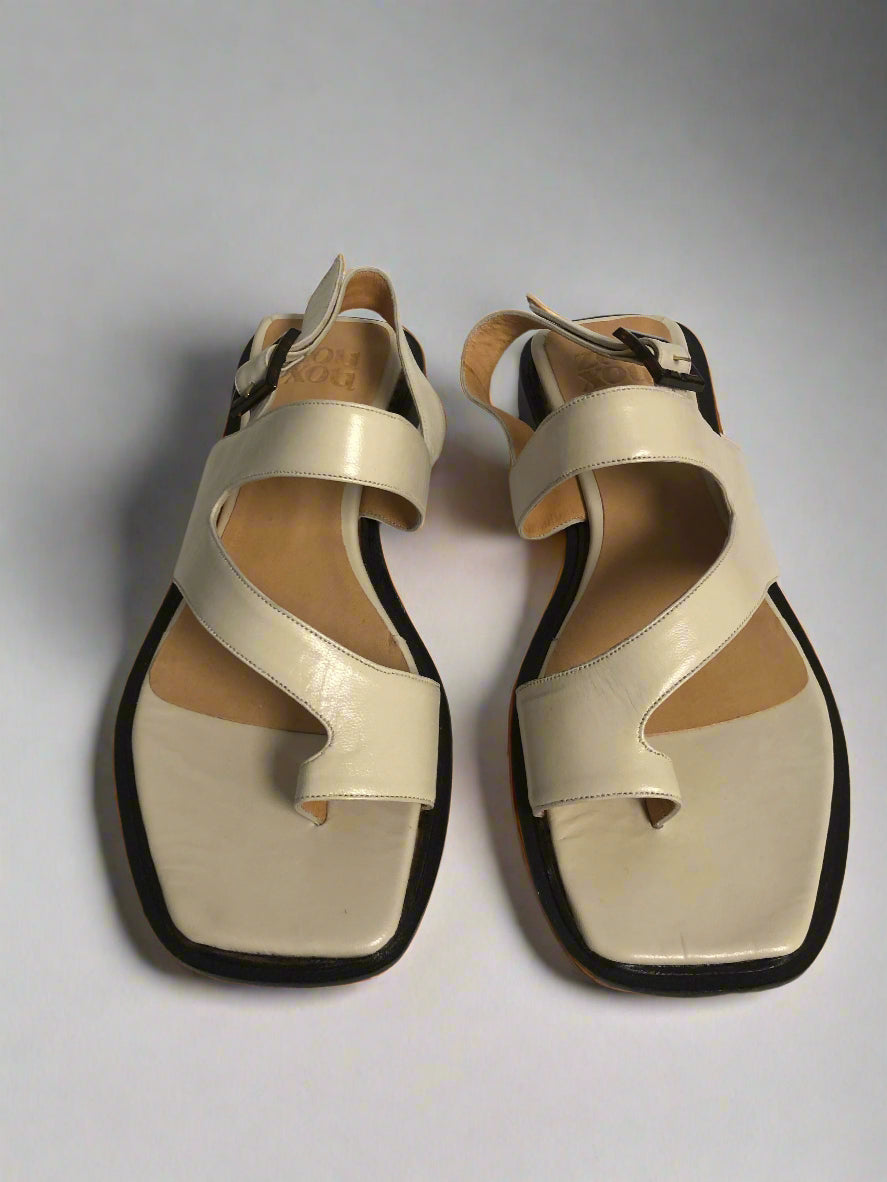Anto Sandal in Marfil Size 41
