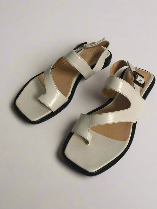 Anto Sandal in Marfil Size 41