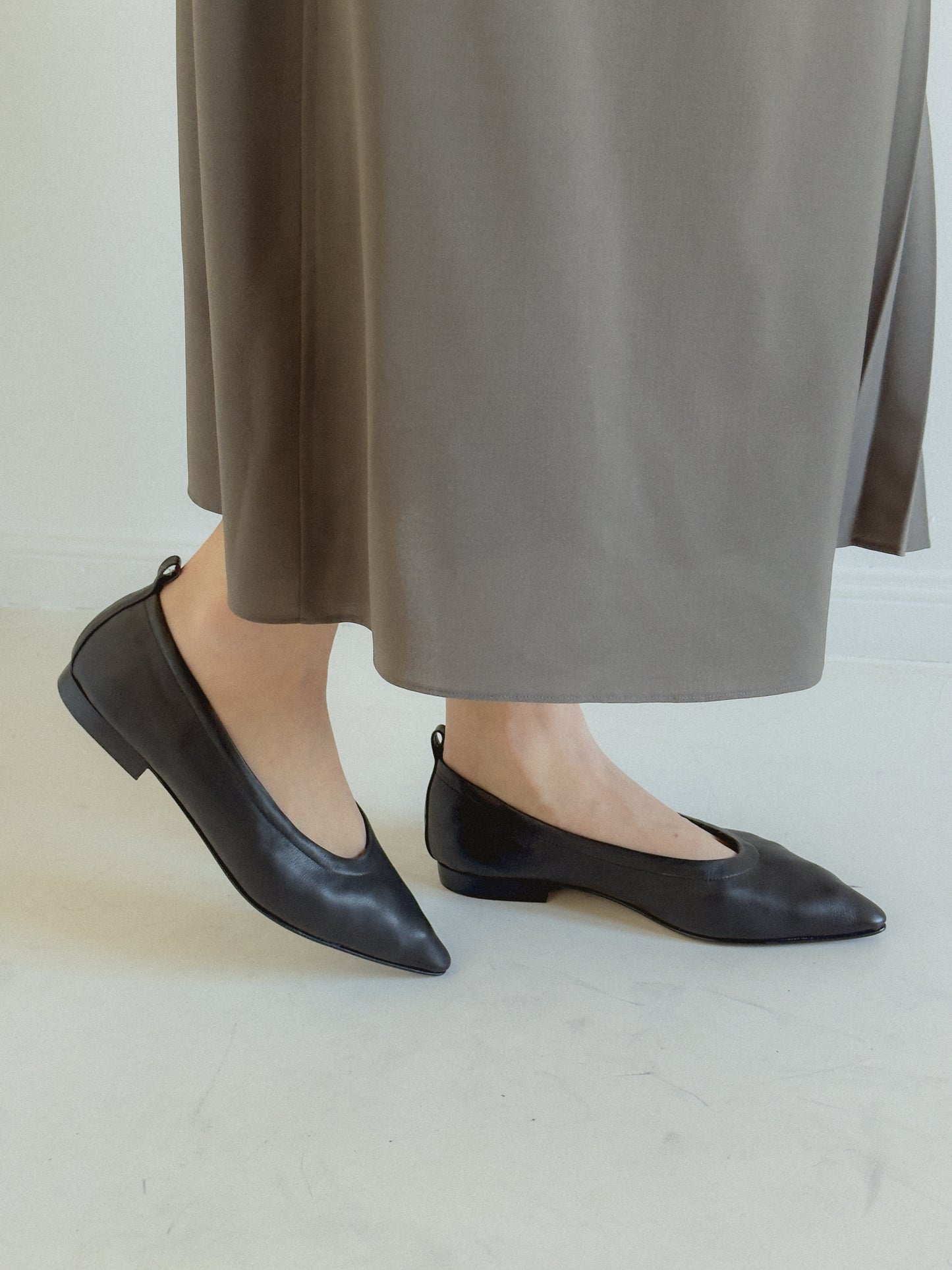 The Lina Flat in Black - PRE-ORDER