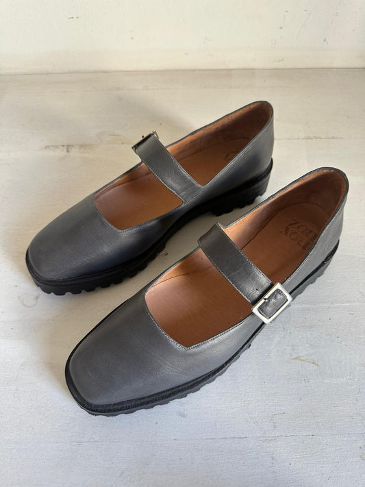 Uchi Flat in Graphite Size 40