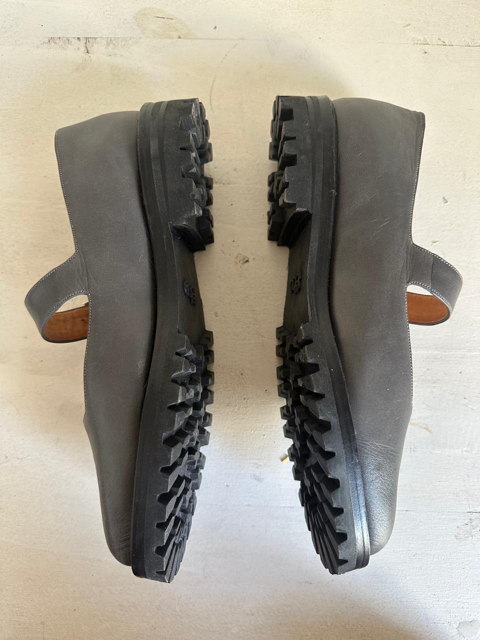 Uchi Flat in Graphite Size 40