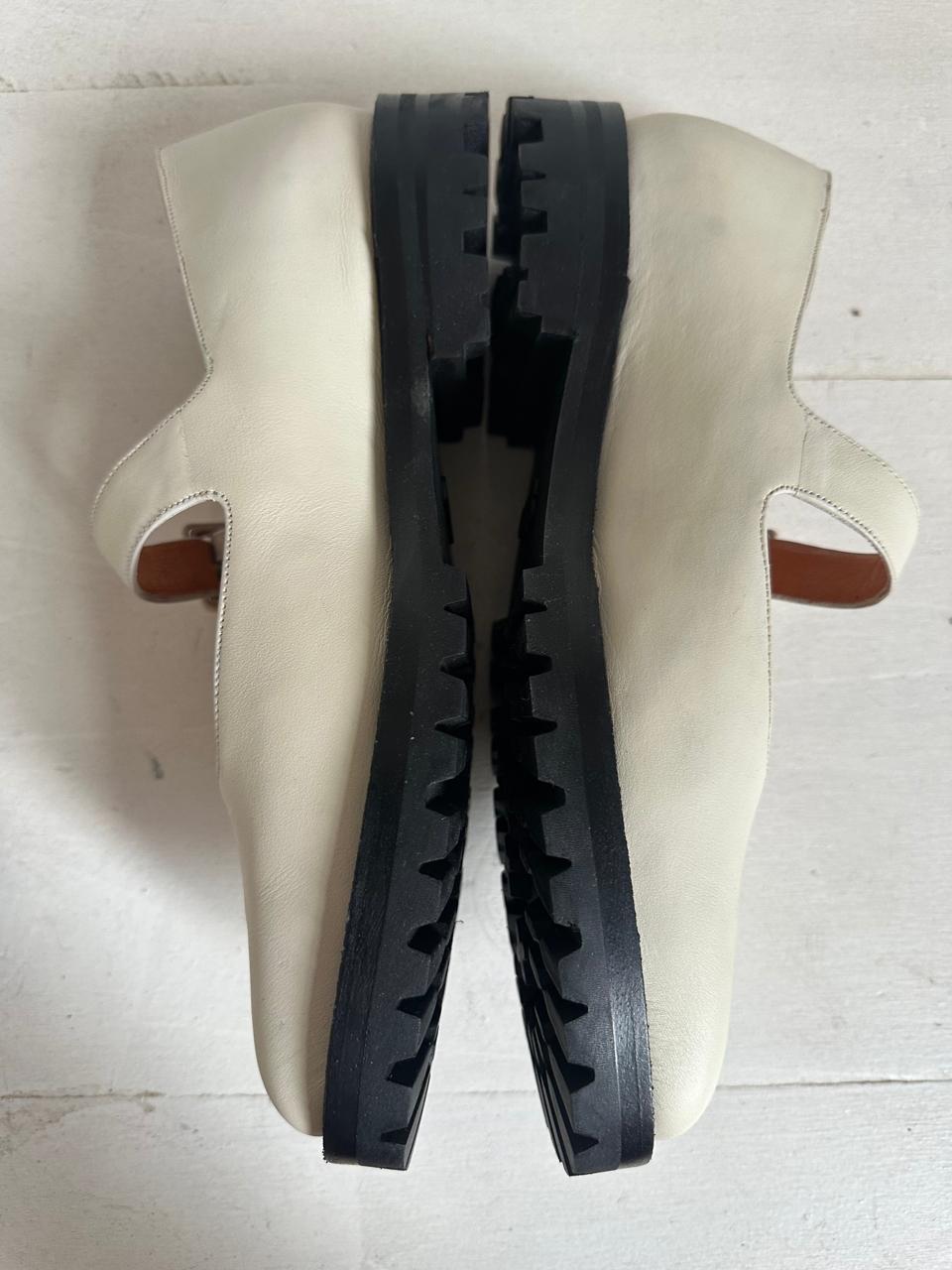 Uchi Flat in Marfil Size 41