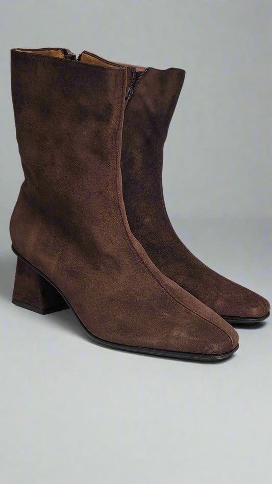 Ola Boot in Coffee Suede Size 41