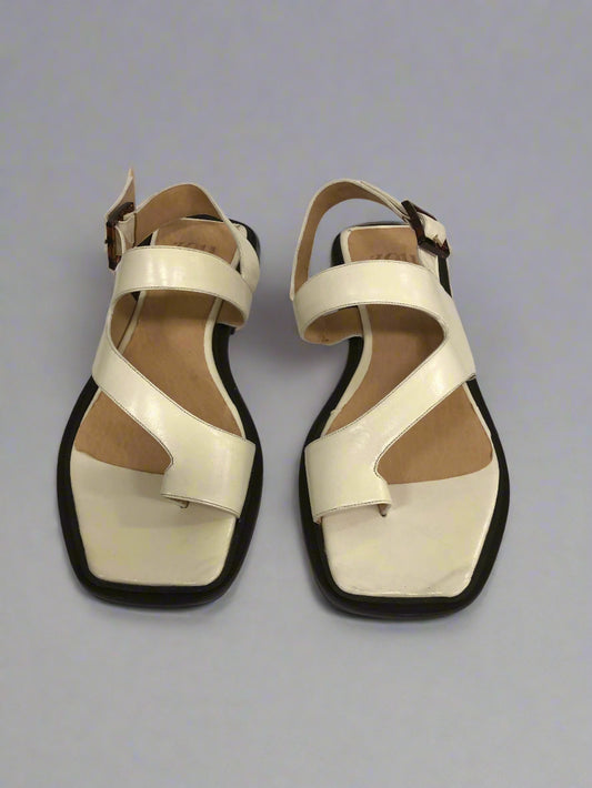 Anto Sandal in Marfil Size 38