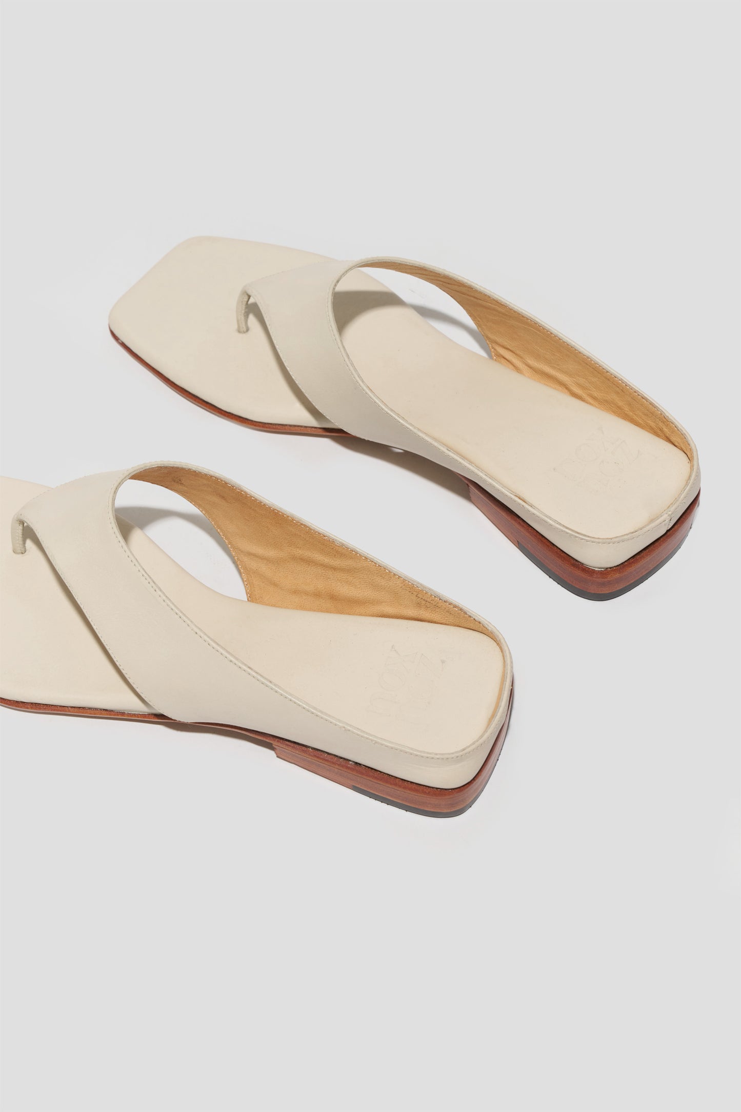 Nara Thong Sandal in Marfil