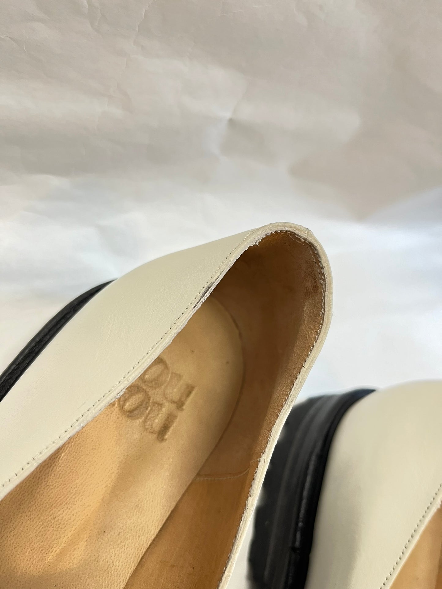 Uchi Flat in Marfil SIze 40