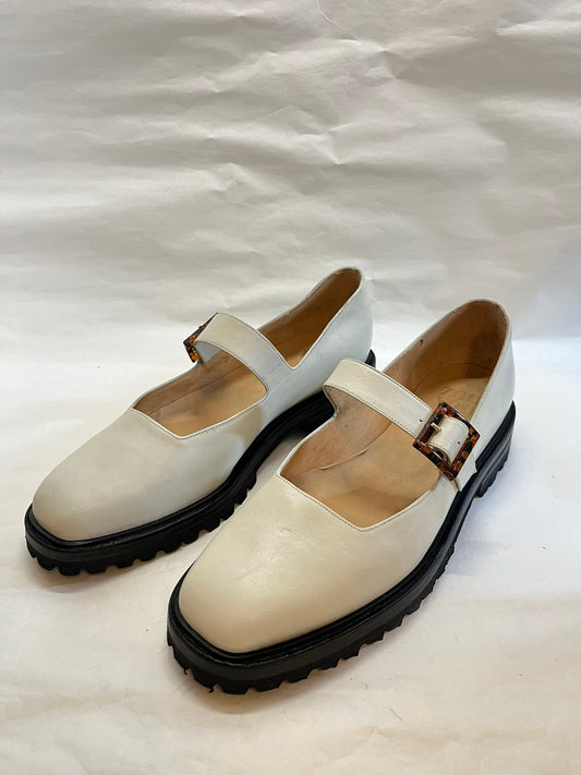 Uchi Flat in Marfil SIze 40