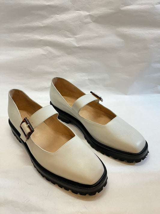 Uchi Flat in Marfil SIze 40