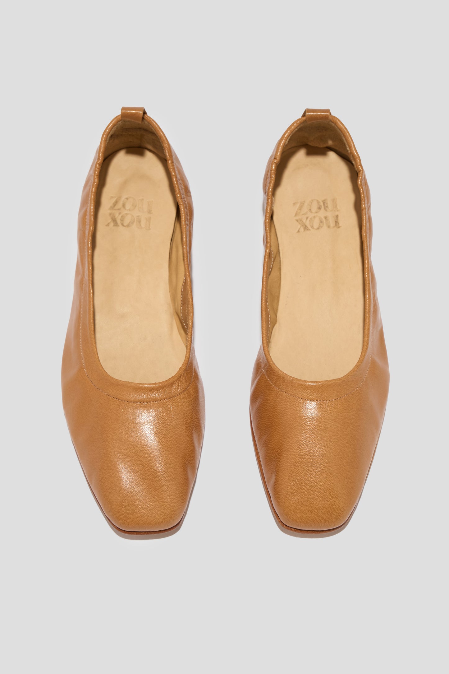 Daria Glove Flat in Suela