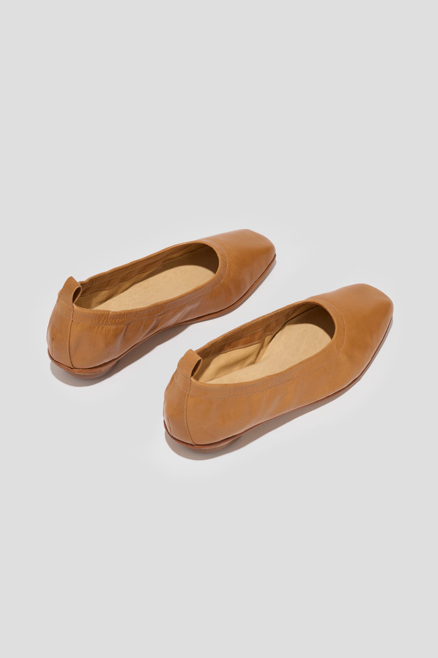 Daria Glove Flat in Suela