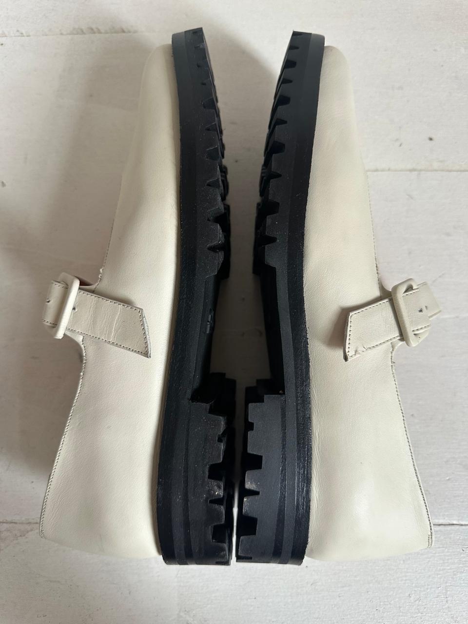 Uchi Flat in Marfil Size 41