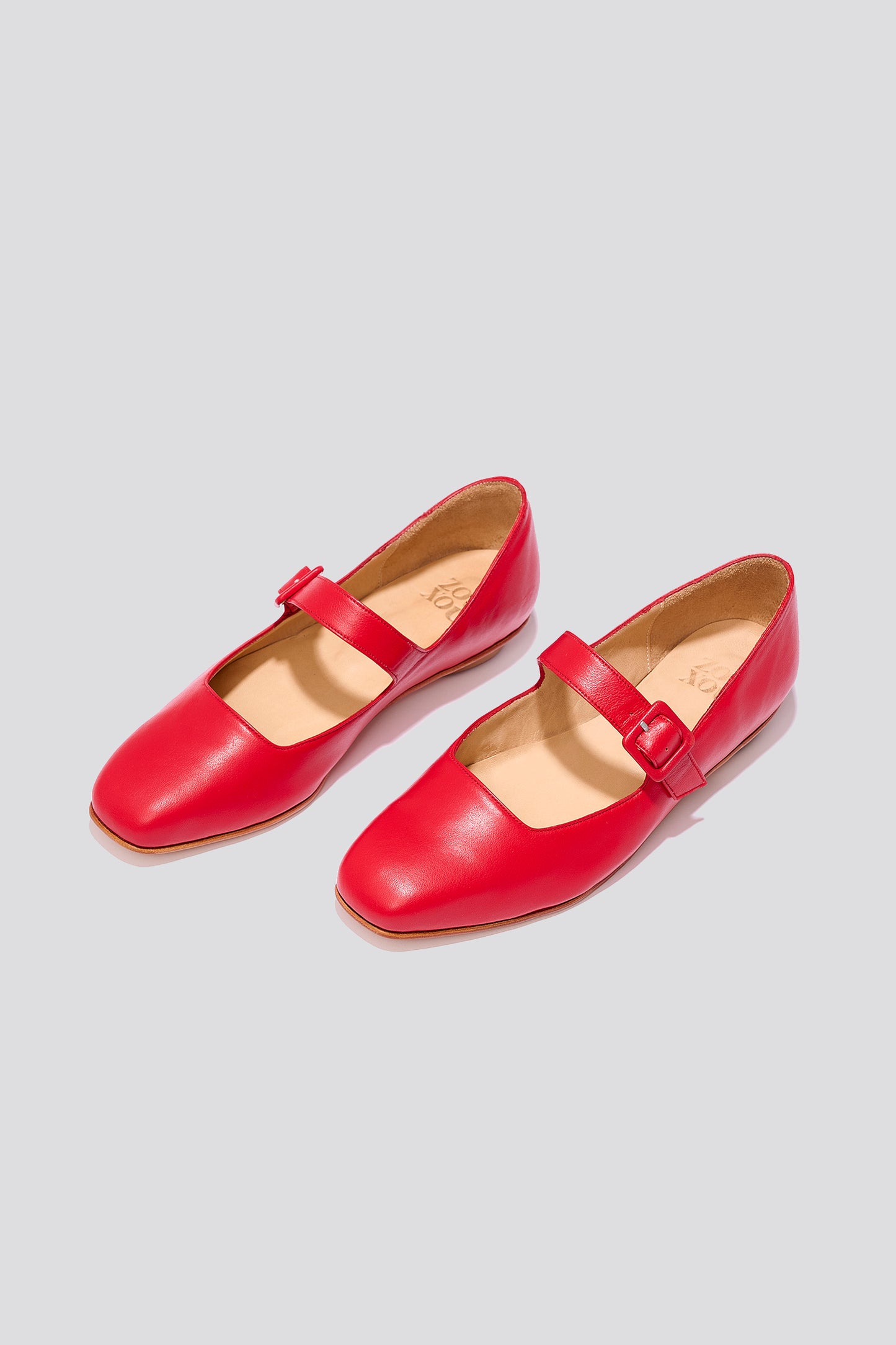 Eugenia Flat in Cherry