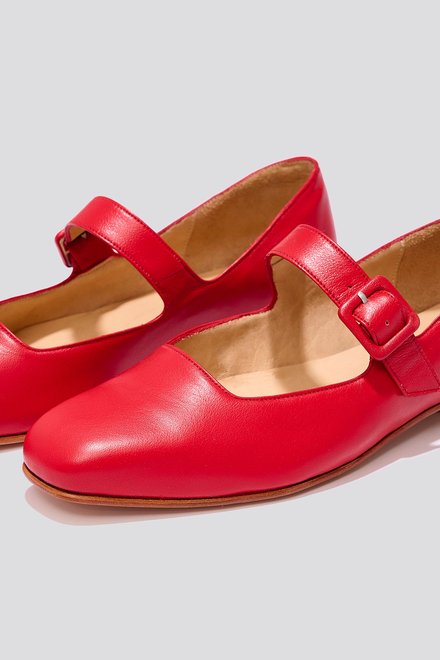 Eugenia Flat in Cherry