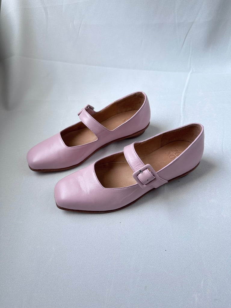 Eugenia in Pale Pink Size 36