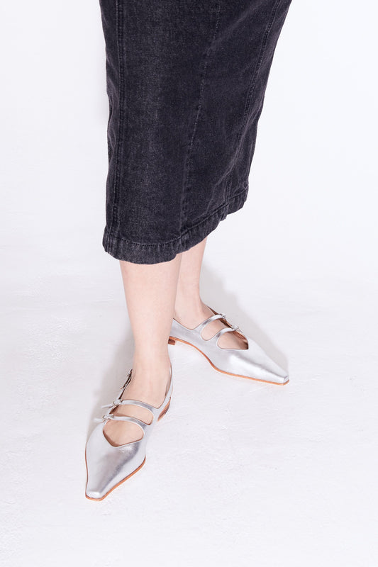 Cata Buckle Flat in Silver