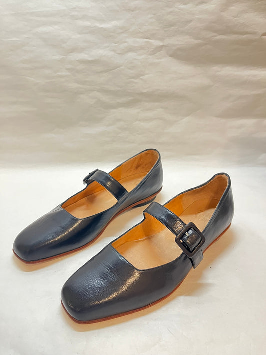 Eugenia Flat in Black Size 37