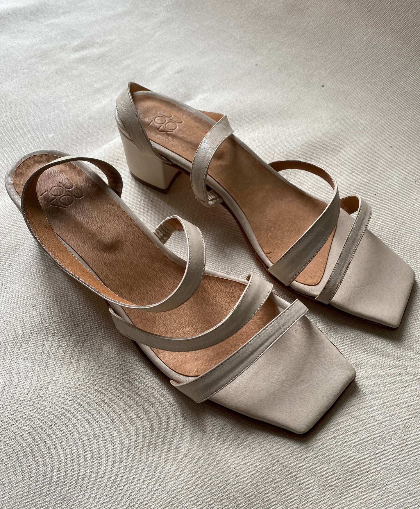 Delfina Sandal in Marfil Size 41.5