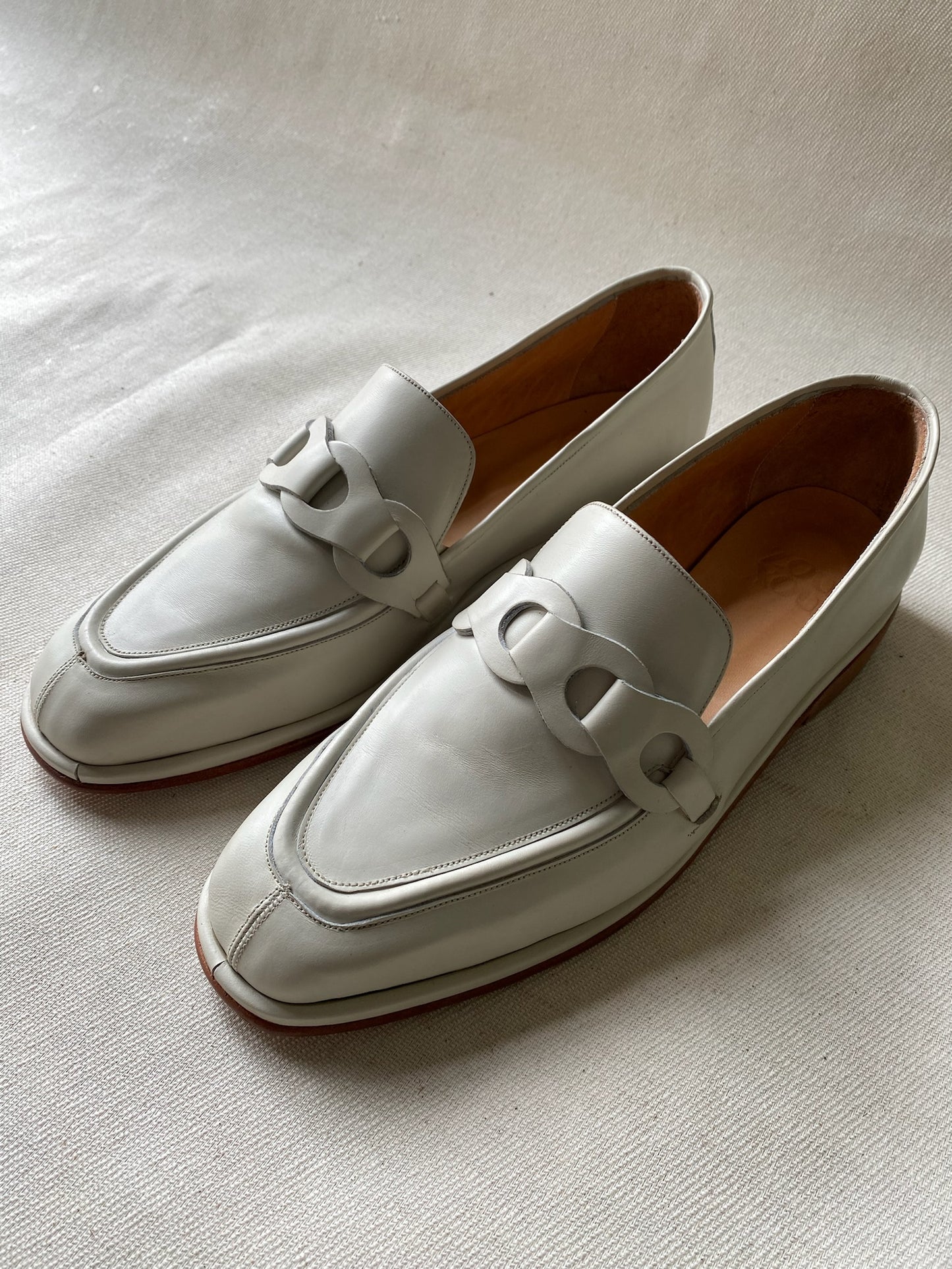 Pilar Loafer in Marfil Size 40