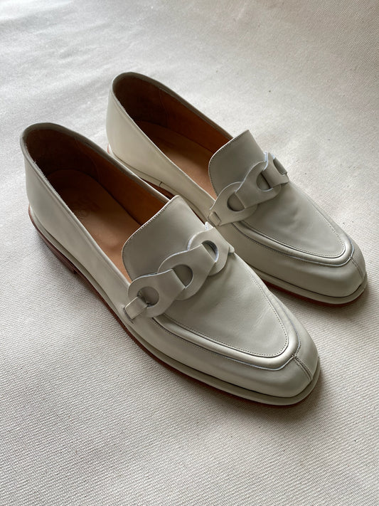 Pilar Loafer in Marfil Size 40