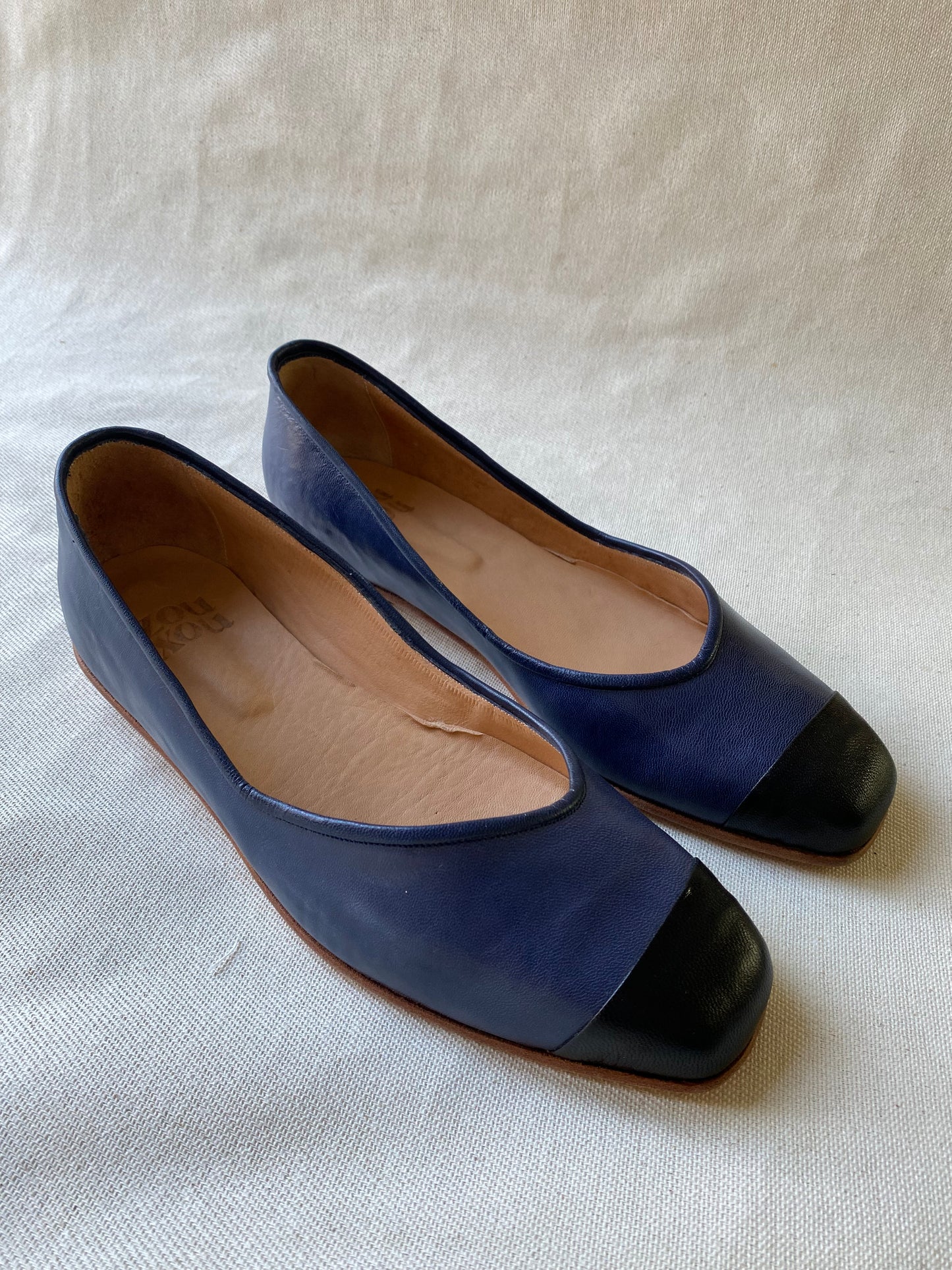 Coca Flat in Navy/Black Size 40