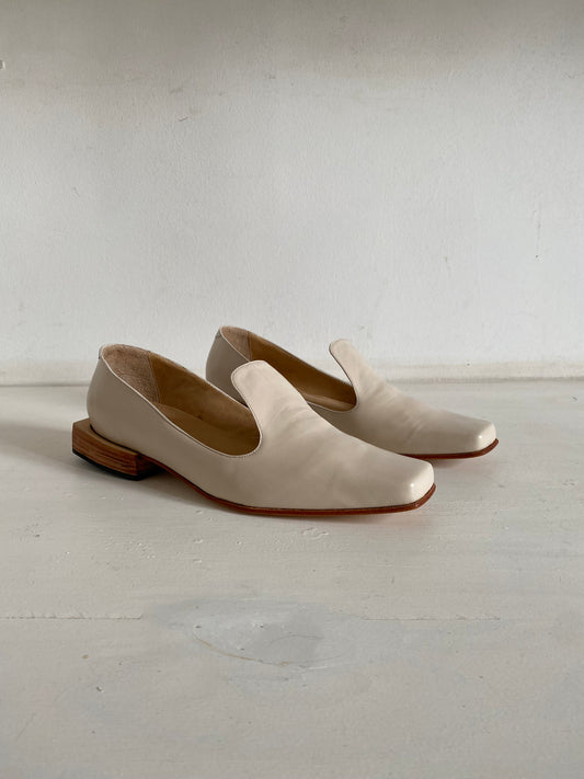 Olympia Loafer in Marfil Size 39