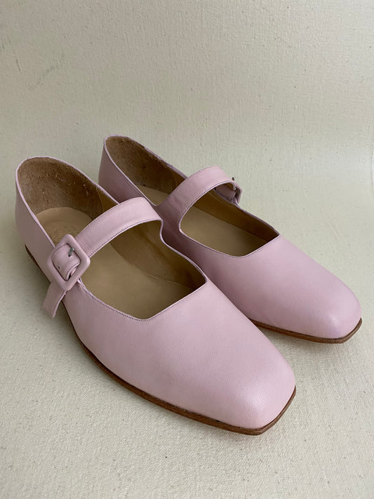 Eugenia in Pale Pink Size 41