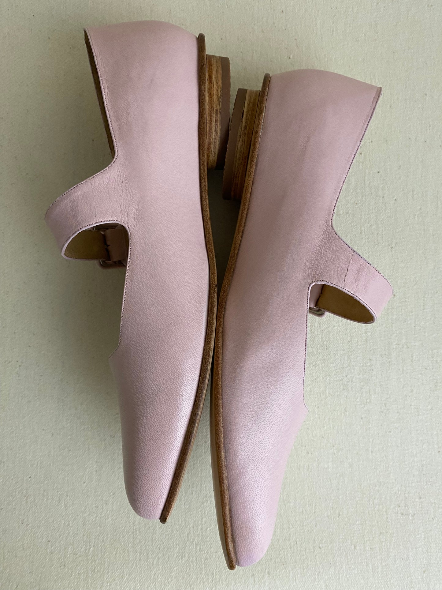 Eugenia in Pale Pink Size 41