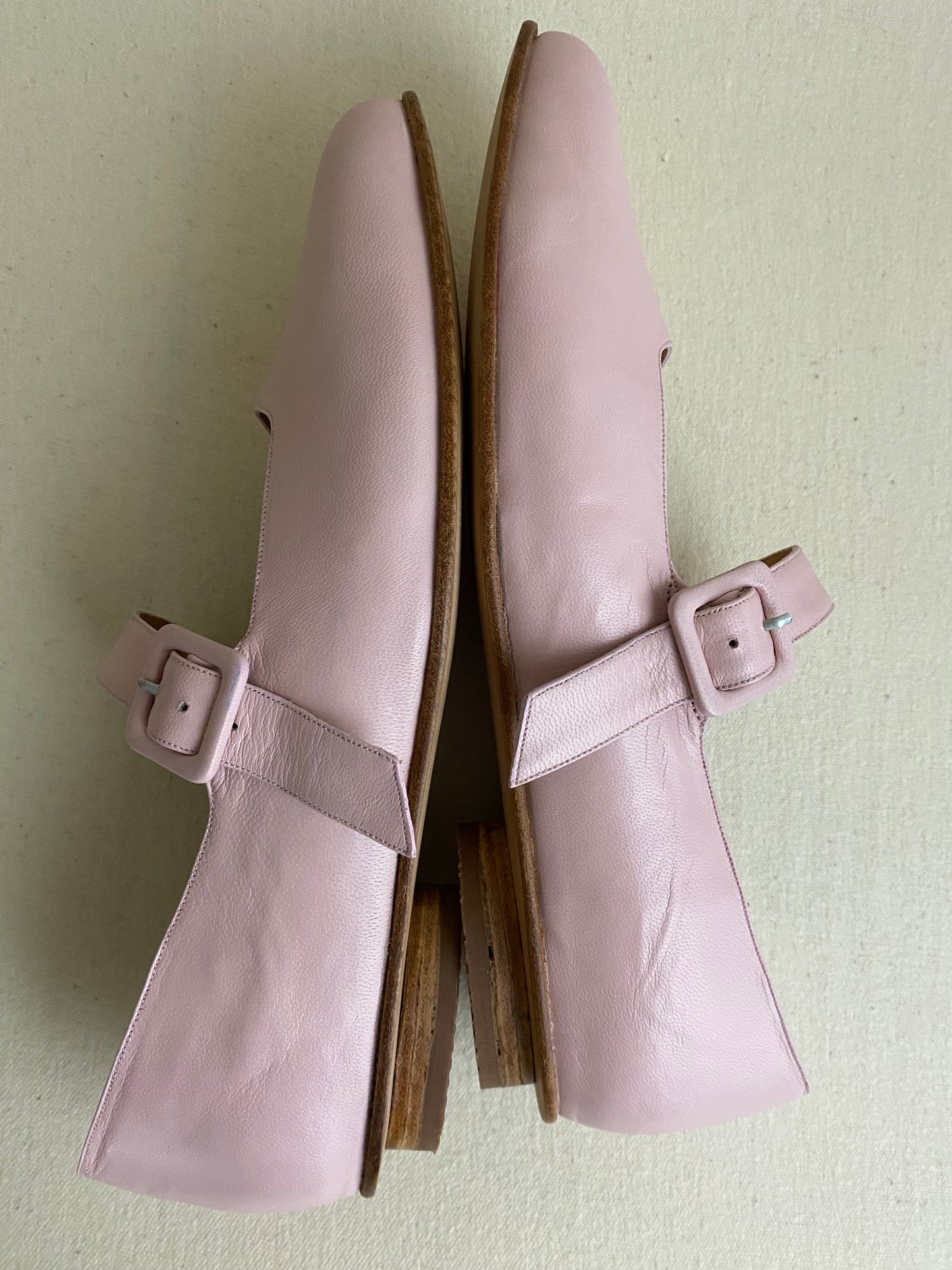 Eugenia in Pale Pink Size 41