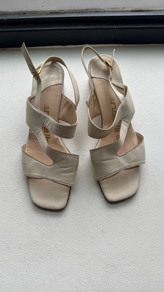vintage slingback sandals in ivory size 38