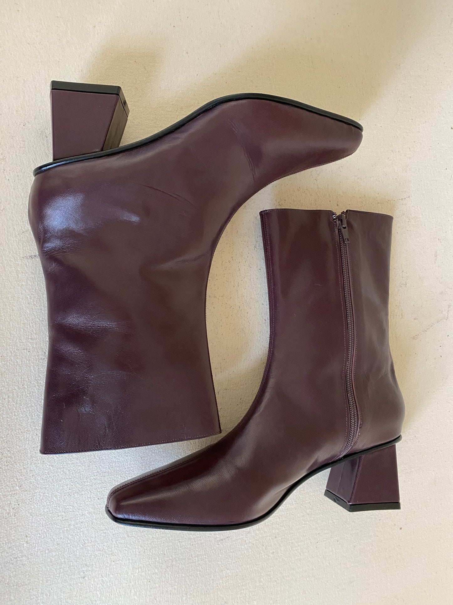 Ola Boot in Pinot Size 40