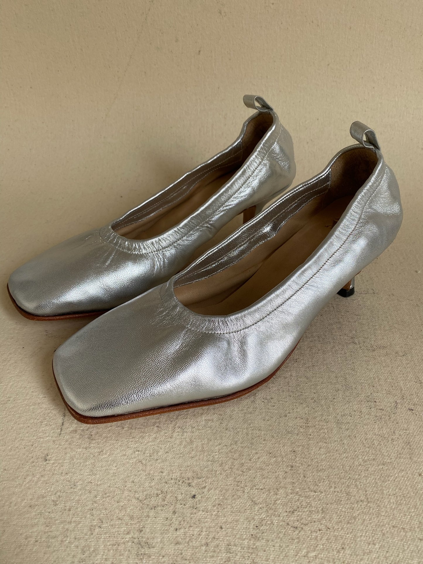 Carmen Pump in Silver Size 40