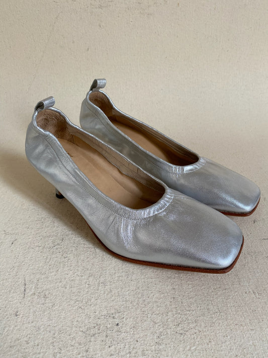 Carmen Pump in Silver Size 40
