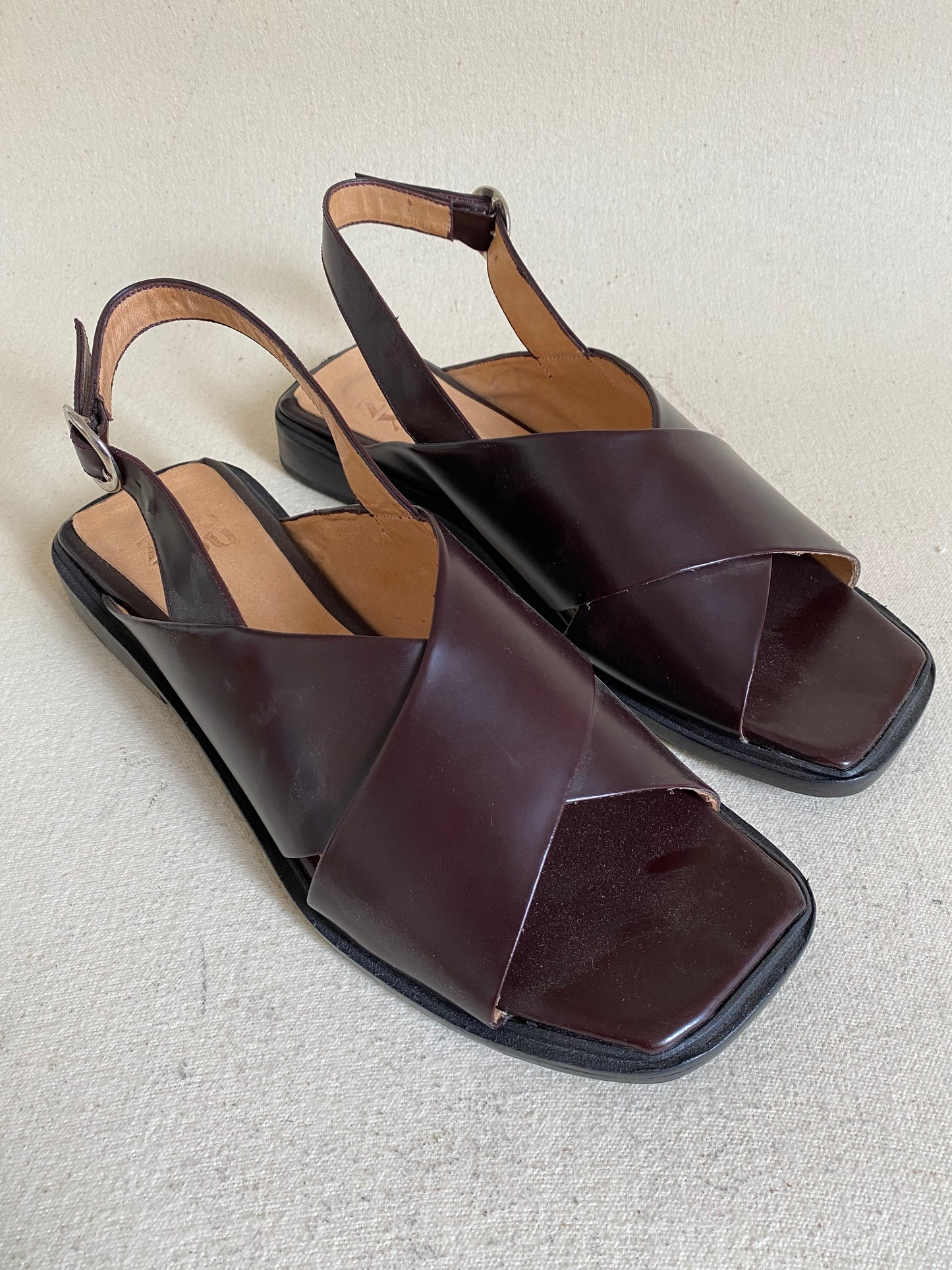 Mabel in Tannat Size 40