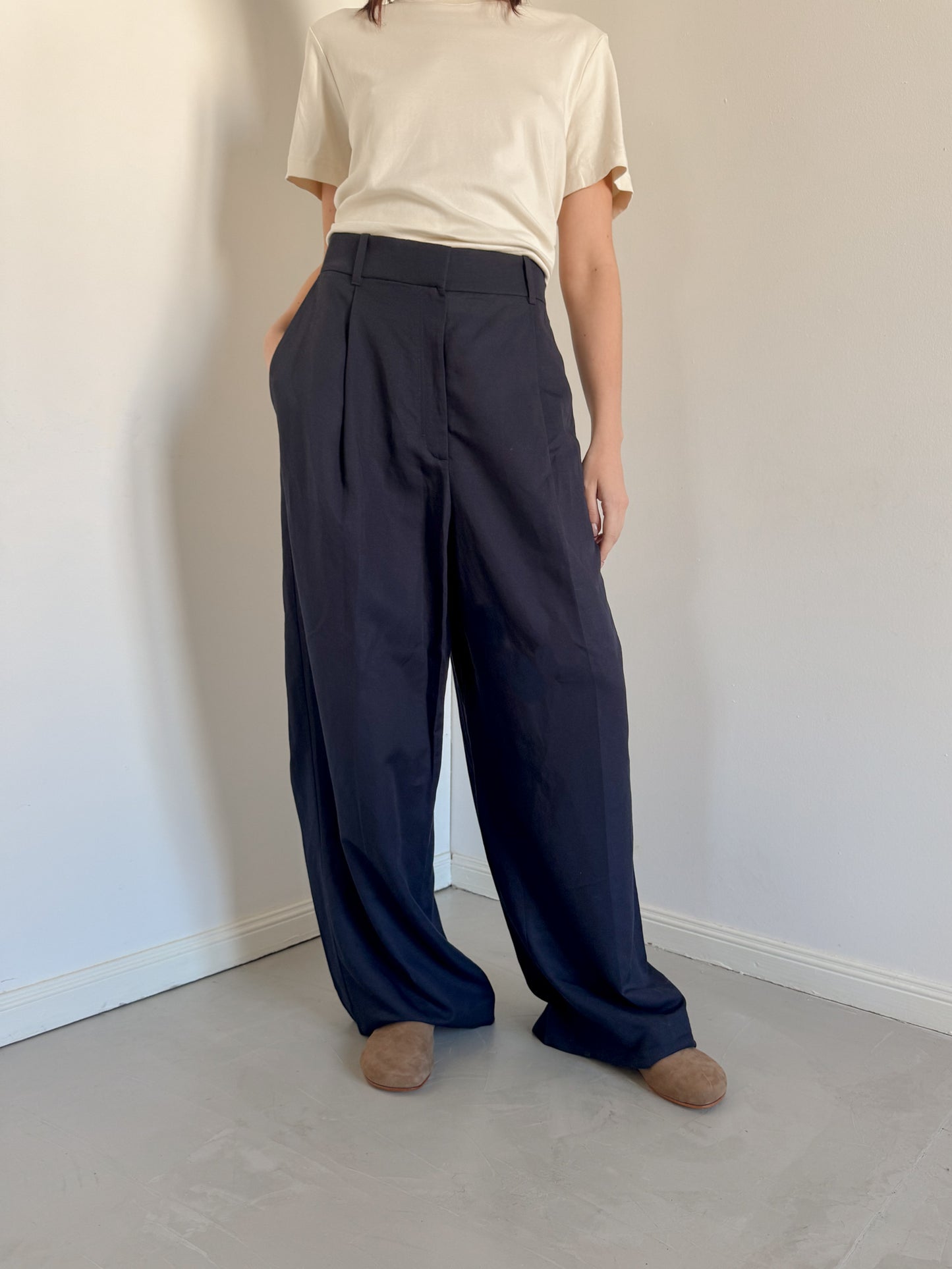 Charo Clog in Cortado Suede