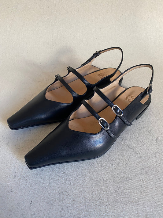 Cata Flat in Black Size 39