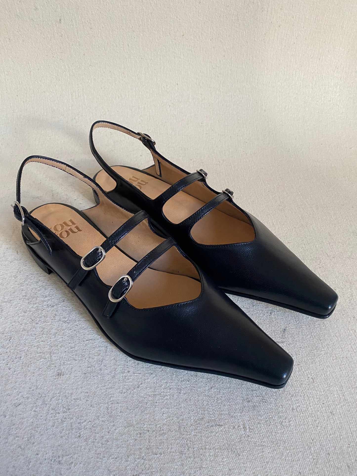 Cata Flat in Black Size 39