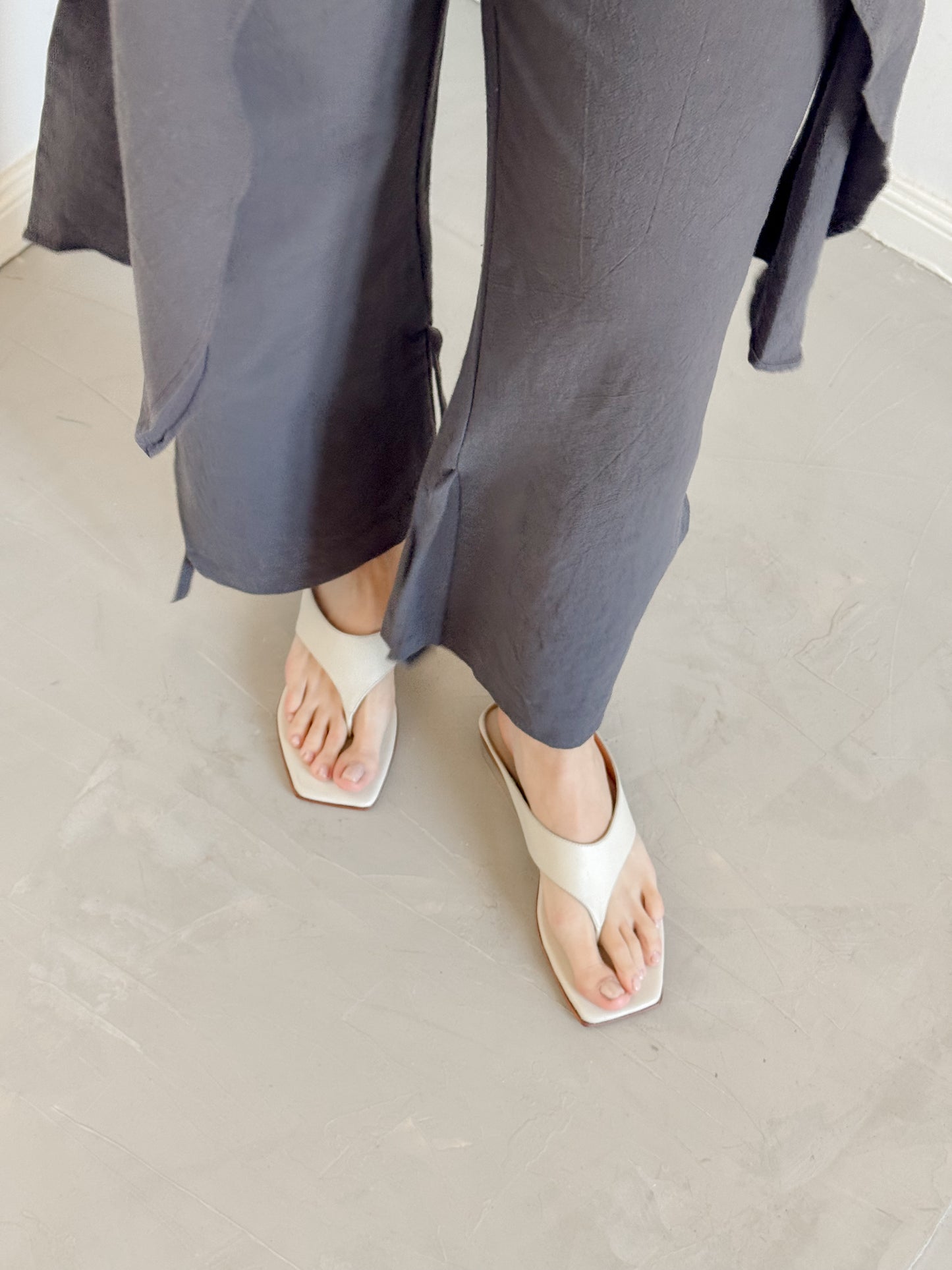 Nara Thong Sandal in Marfil