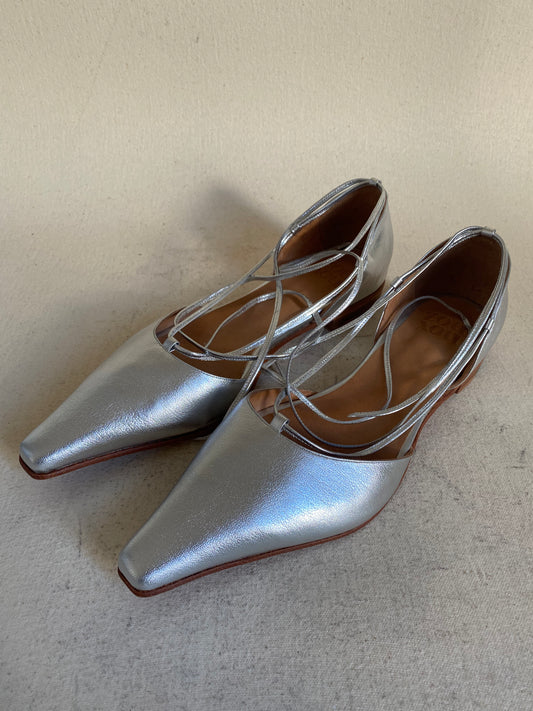 Paloma Flat in Silver Size 40