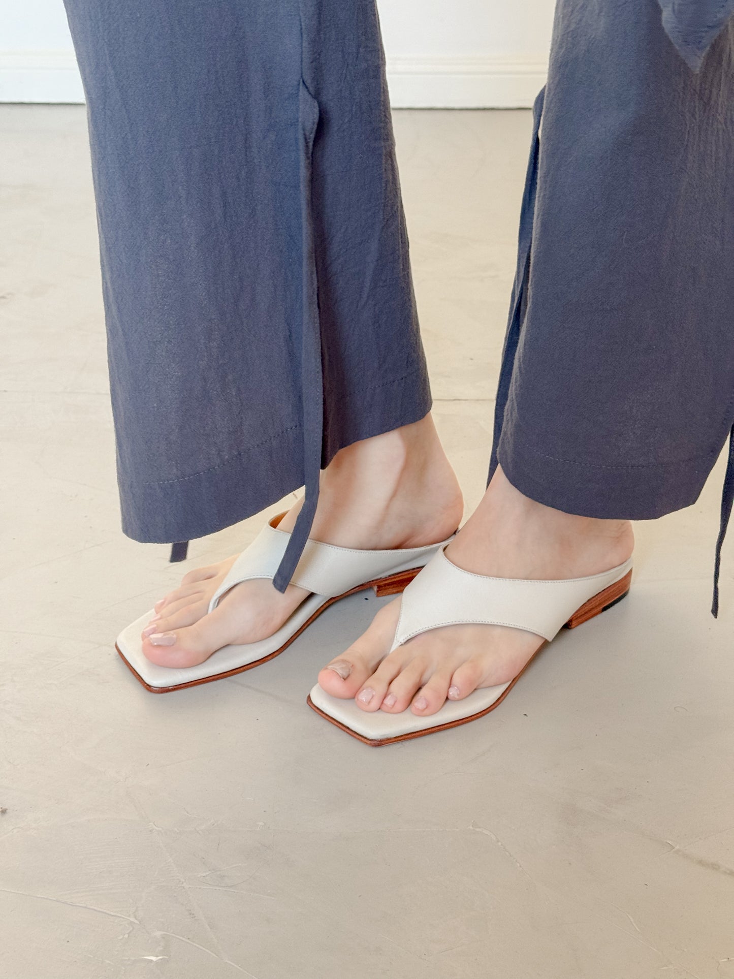 Nara Thong Sandal in Marfil
