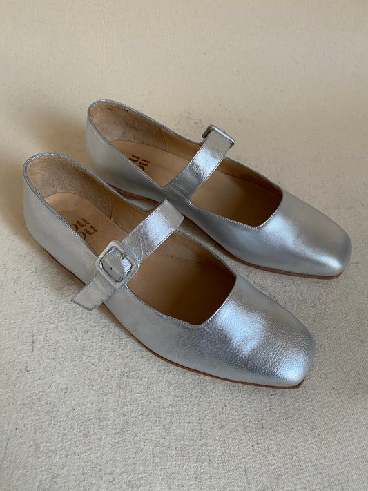 Eugenia Flat in Silver Size 40