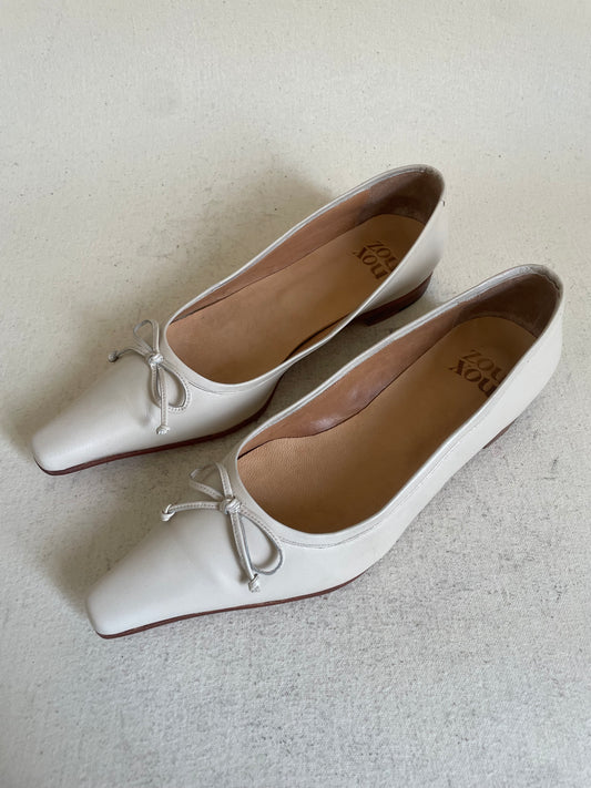 Ema Bow Flat in Marfil Size 40