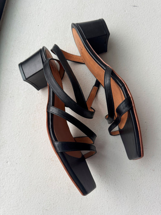 Delfina Sandal in Black Size 40.5