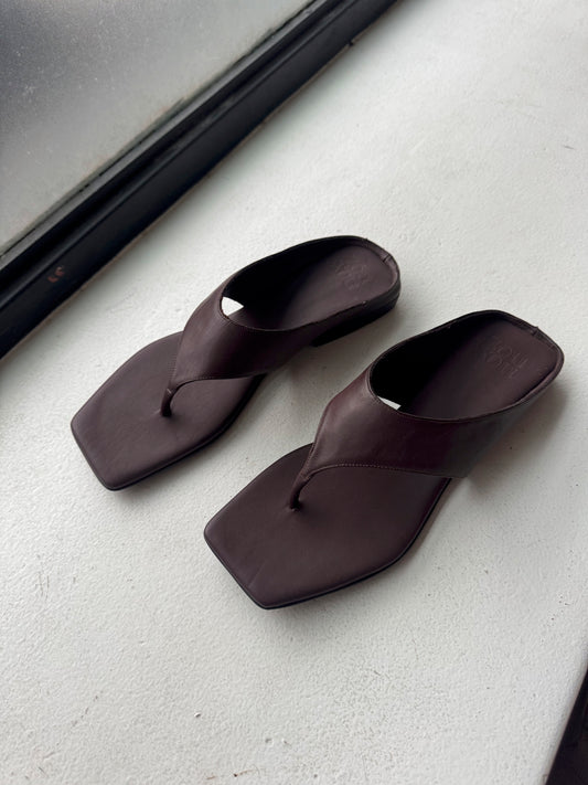 Nara Sandal in Plum Size 40